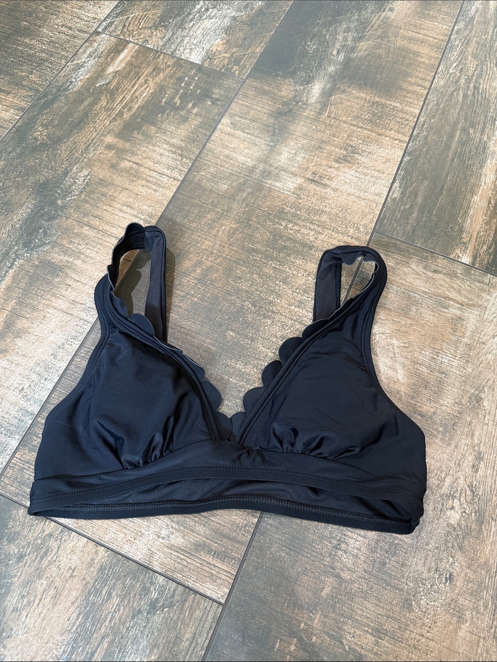 Cupshe Black Scalloped V-Neck Bralette